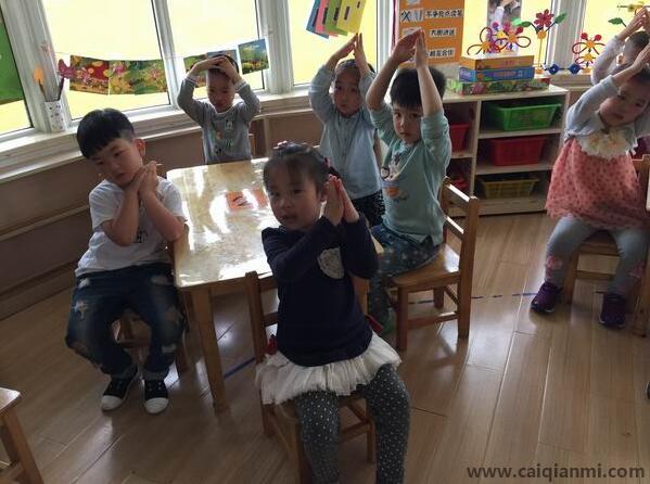 幼儿园室内亲子游戏活跃气氛