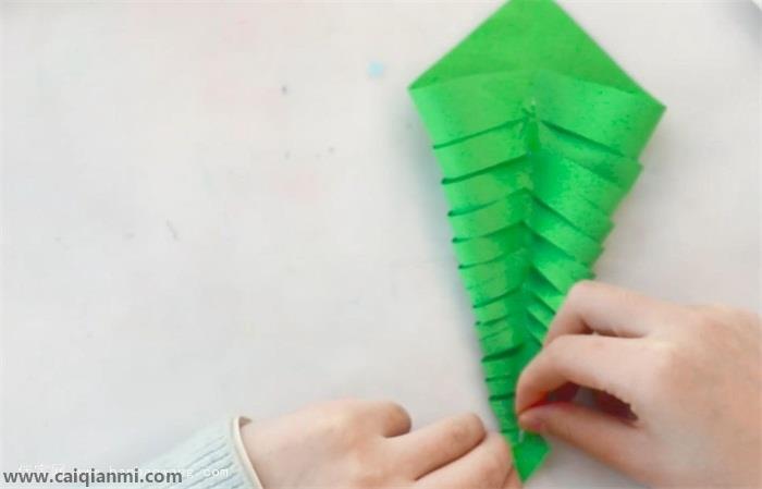 折纸圣诞树 圣诞树折纸教程 简单