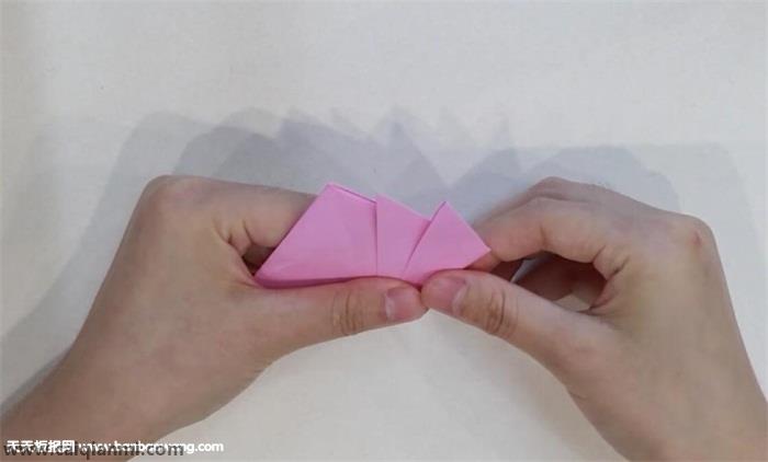 荷花的最简单折纸方法 纸折荷花方法