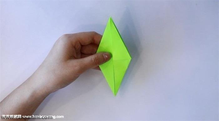 螳螂折纸怎么折法 用纸折螳螂怎么折