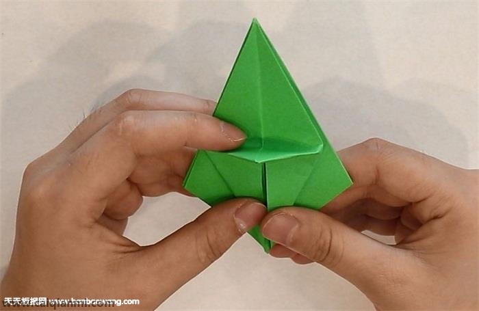 跳得远又简单青蛙折纸步骤 跳得远又简单青蛙折纸正方形