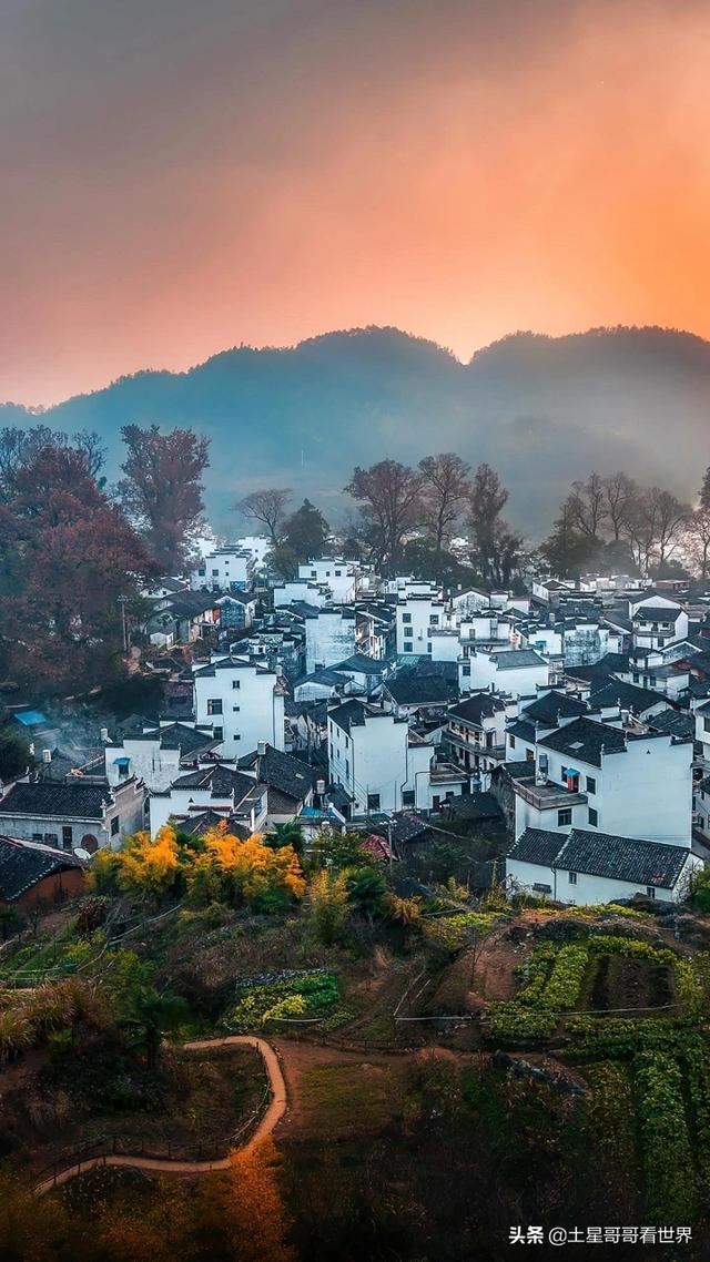 作为一个导游，在带团的车上有什么可以互动的小游戏？