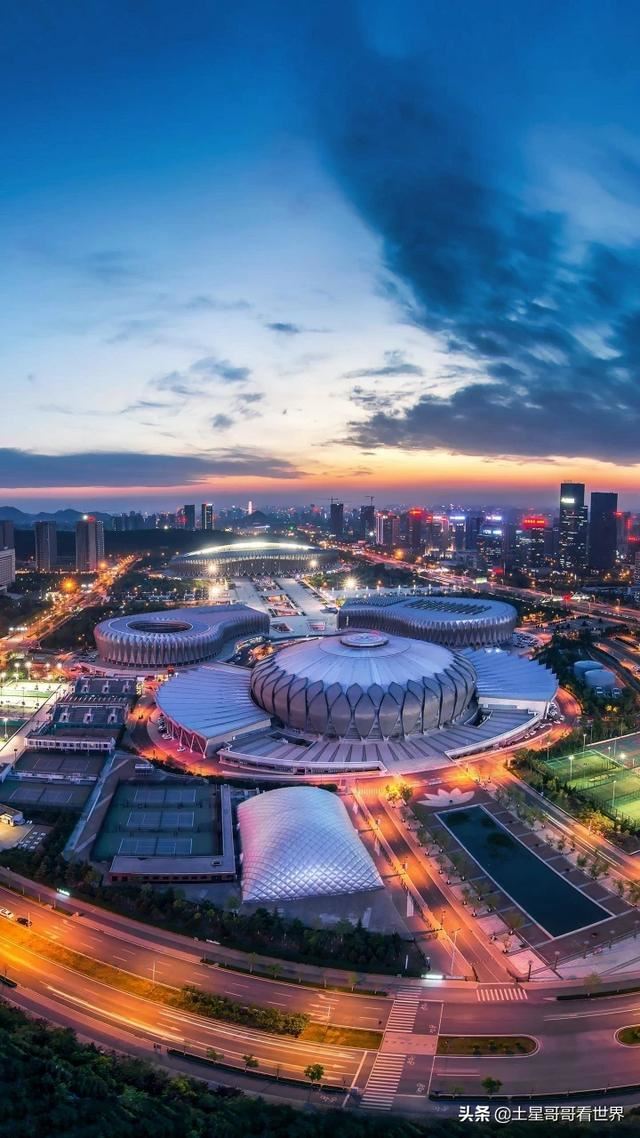 作为一个导游，在带团的车上有什么可以互动的小游戏？