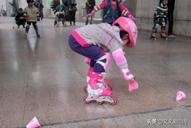 幼儿轮滑小游戏？