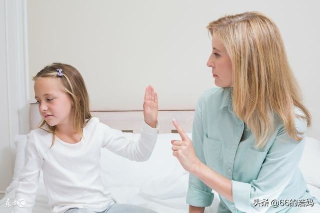如果小孩不听话该怎么教训？