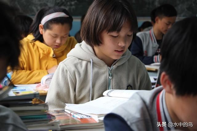 初三学生打游戏到晚上10点，父母该不该强制关电脑？
