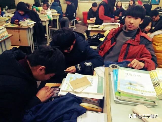 学生玩手机走火入魔怎么办不学习怎么办？