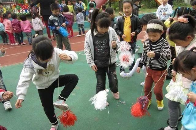 幼儿摇铃铛训练方法？