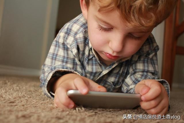 孩子高中，天天玩手机，不写作业，怎么办？
