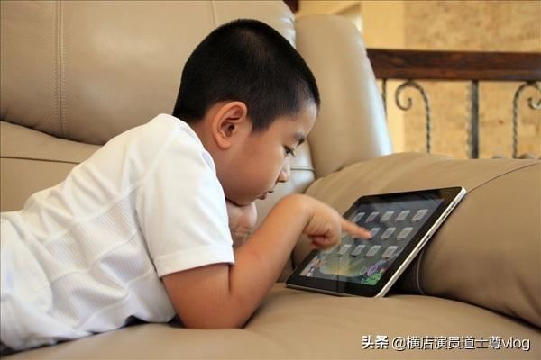 孩子高中，天天玩手机，不写作业，怎么办？