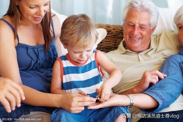 孩子高中，天天玩手机，不写作业，怎么办？