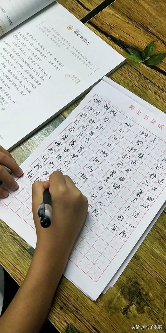 一年级学生写字总说手很累不肯写怎么办？