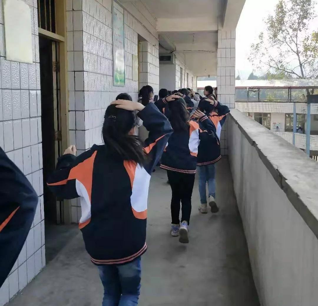 什么科目的老师当班主任比较好