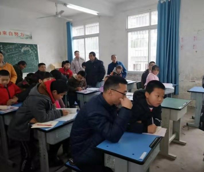 什么科目的老师当班主任比较好