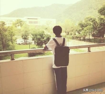 高一孩子不听话不爱学习就爱玩手机电脑还有救吗